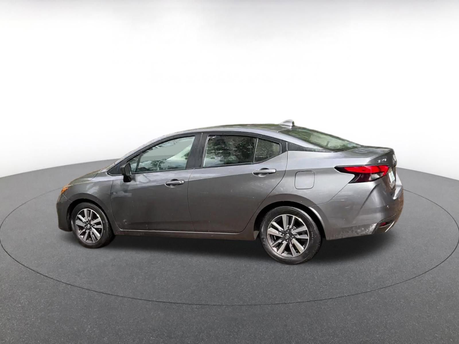 Used 2025 Nissan Versa SV FWD image 10