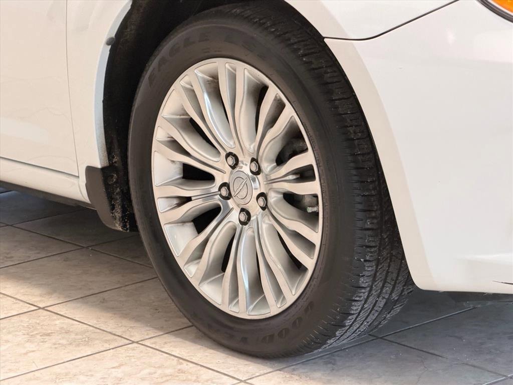 Used 2013 Chrysler 200 Limited image 29