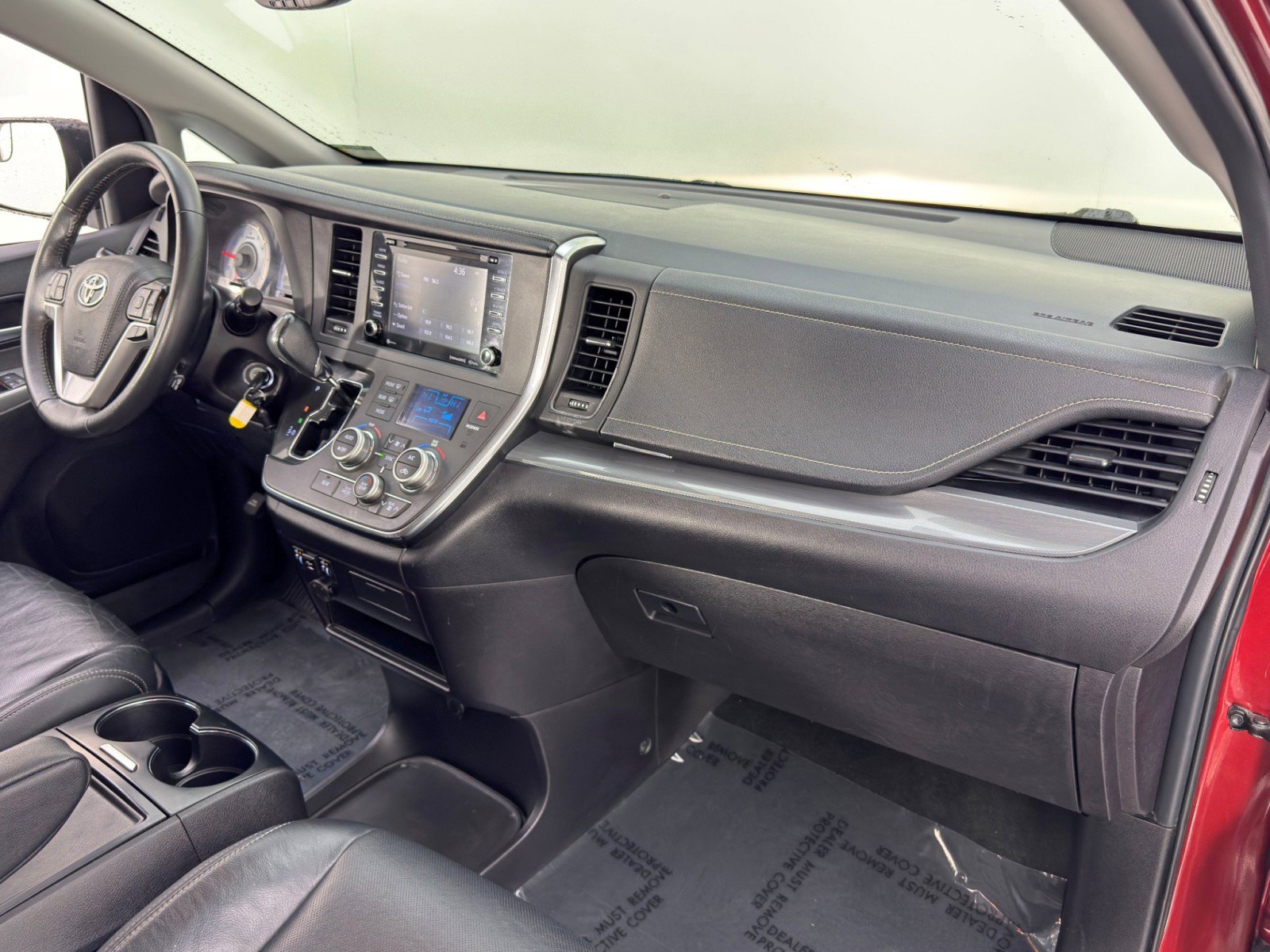 Used 2019 Toyota Sienna SE w/ Carpet Mat Package FWD image 13