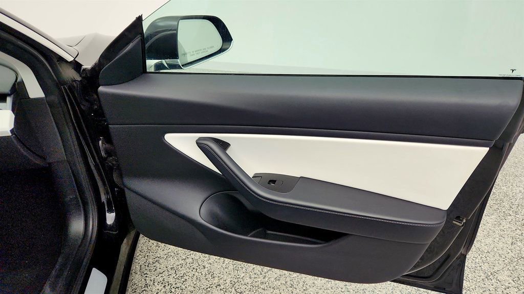 Used 2018 Tesla Model 3 Mid Range image 29