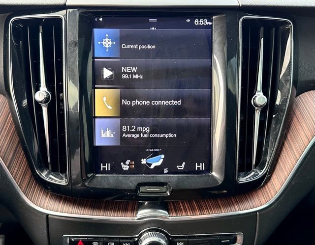 Used 2021 Volvo XC60 T5 Momentum w/ Premium Package AWD/4WD image 13