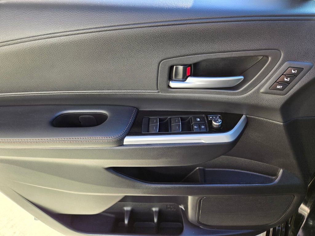 Used 2025 Toyota Sienna Limited image 22