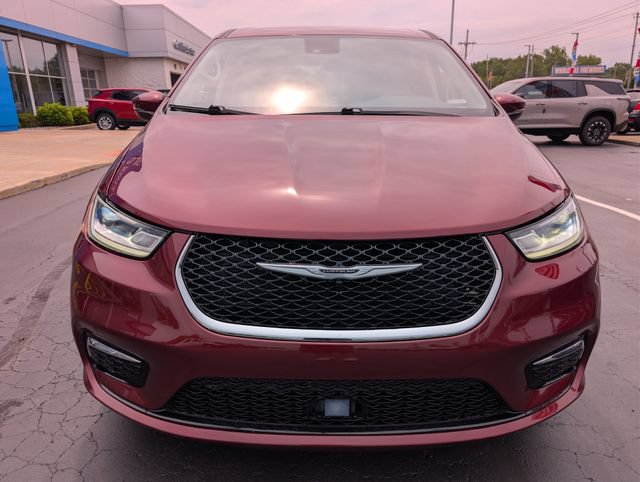 Used 2023 Chrysler Pacifica Touring-L FWD image 8