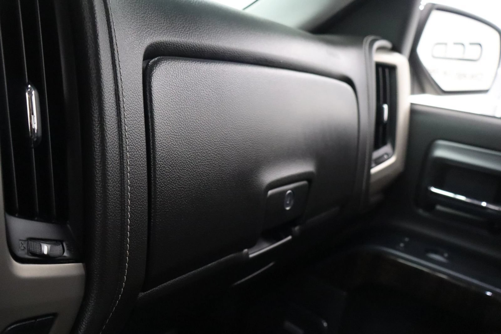 Used 2016 GMC Sierra 1500 Denali w/ Enhanced Driver Alert Package AWD/4WD image 33