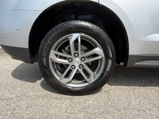 Used 2017 Chevrolet Equinox Premier w/ Enhanced Convenience Package FWD image 9