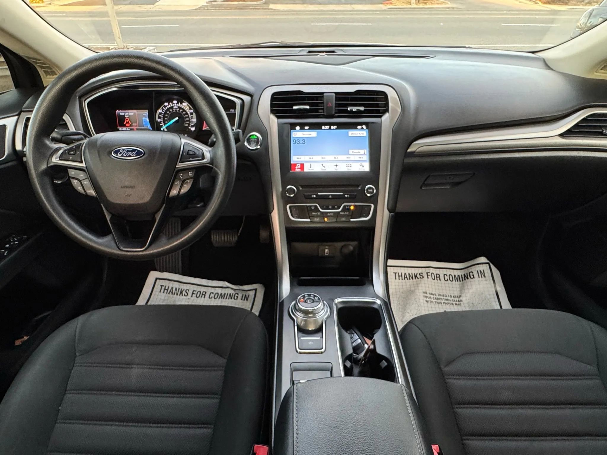 Used 2017 Ford Fusion SE w/ Fusion SE Technology Package FWD image 19