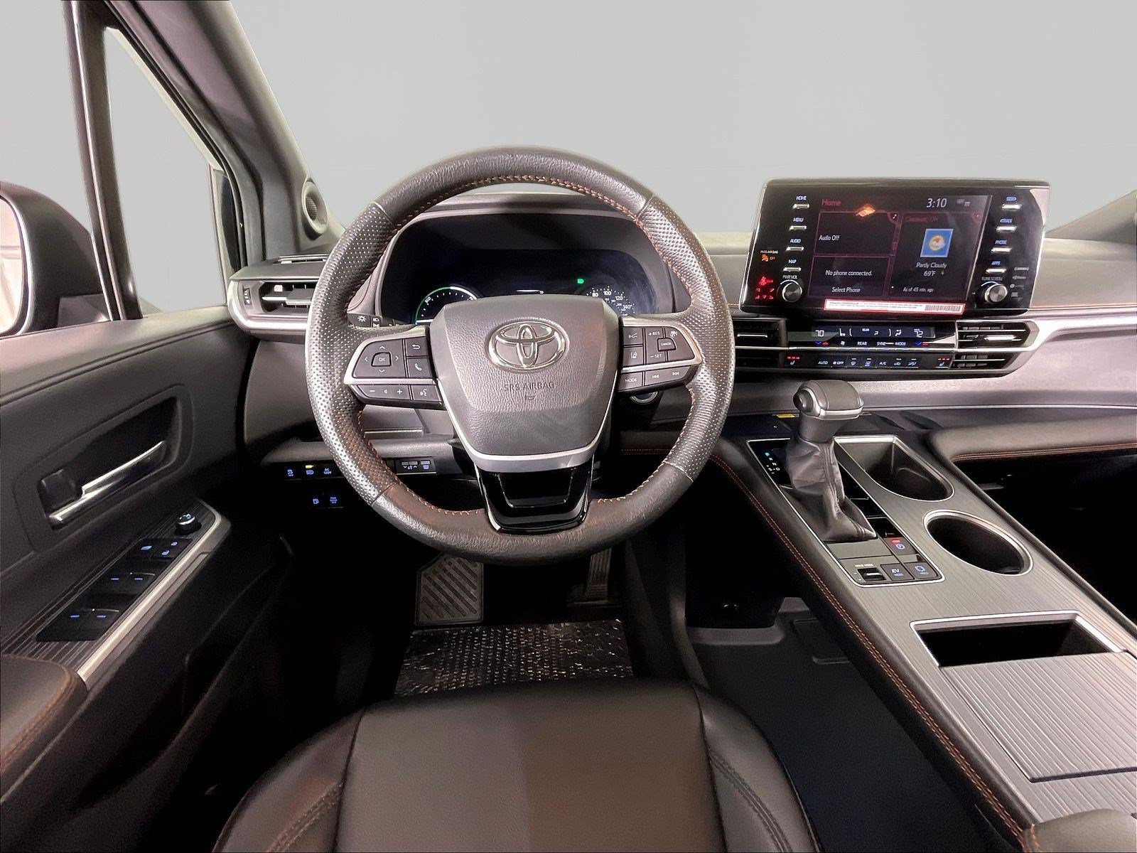 Used 2022 Toyota Sienna XSE w/ XSE Plus Package AWD/4WD image 8