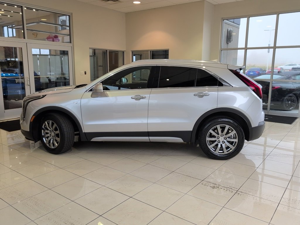 Used 2019 Cadillac XT4 Premium Luxury w/ Technology Package image 2