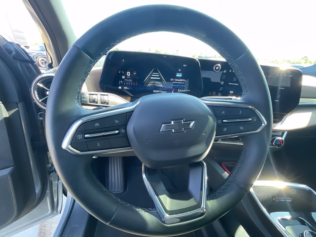 Used 2025 Chevrolet Equinox ACTIV w/ Safety and Technology Package FWD image 13