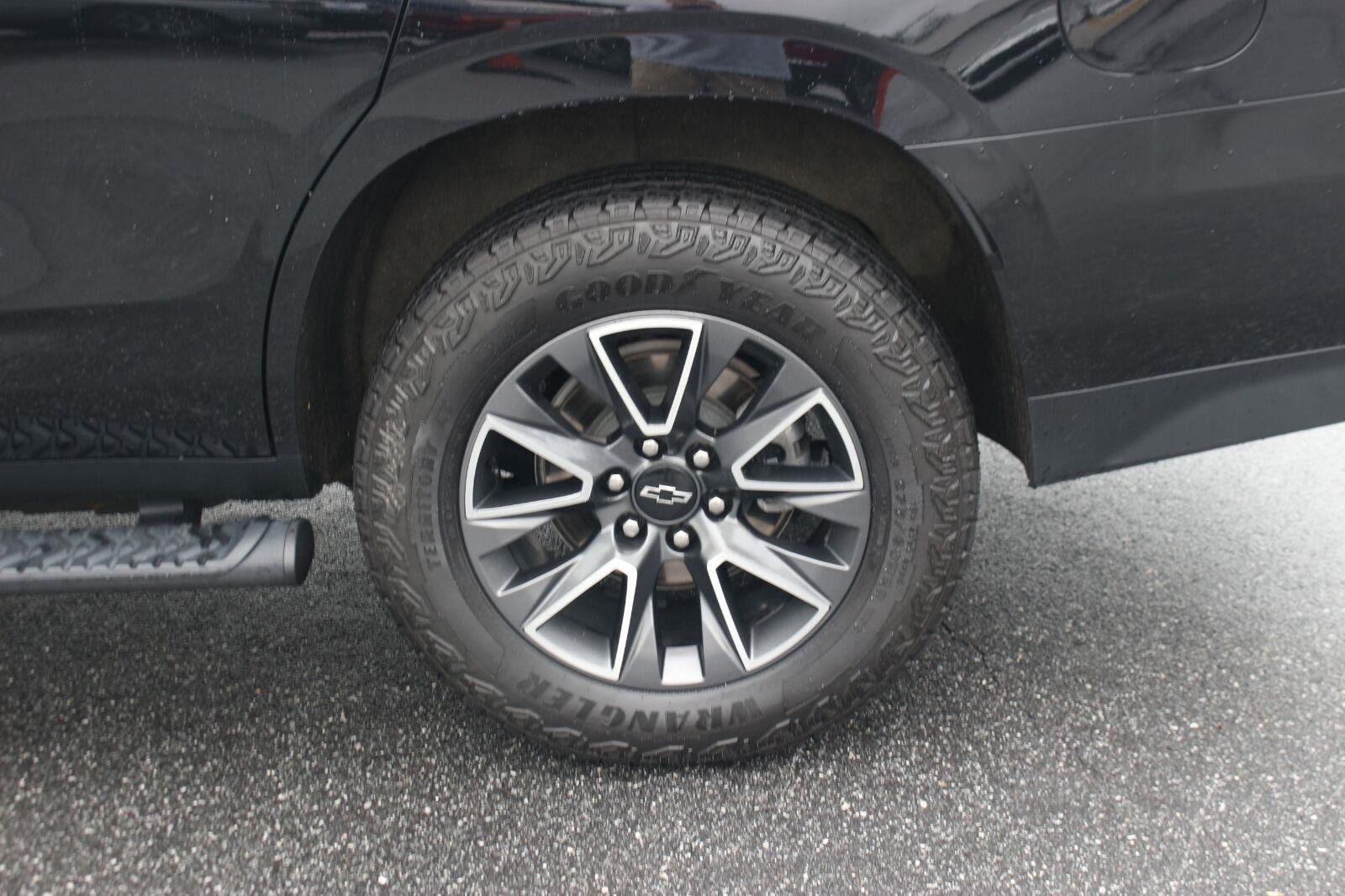 Used 2024 Chevrolet Tahoe Z71 w/ Luxury Package AWD/4WD image 45