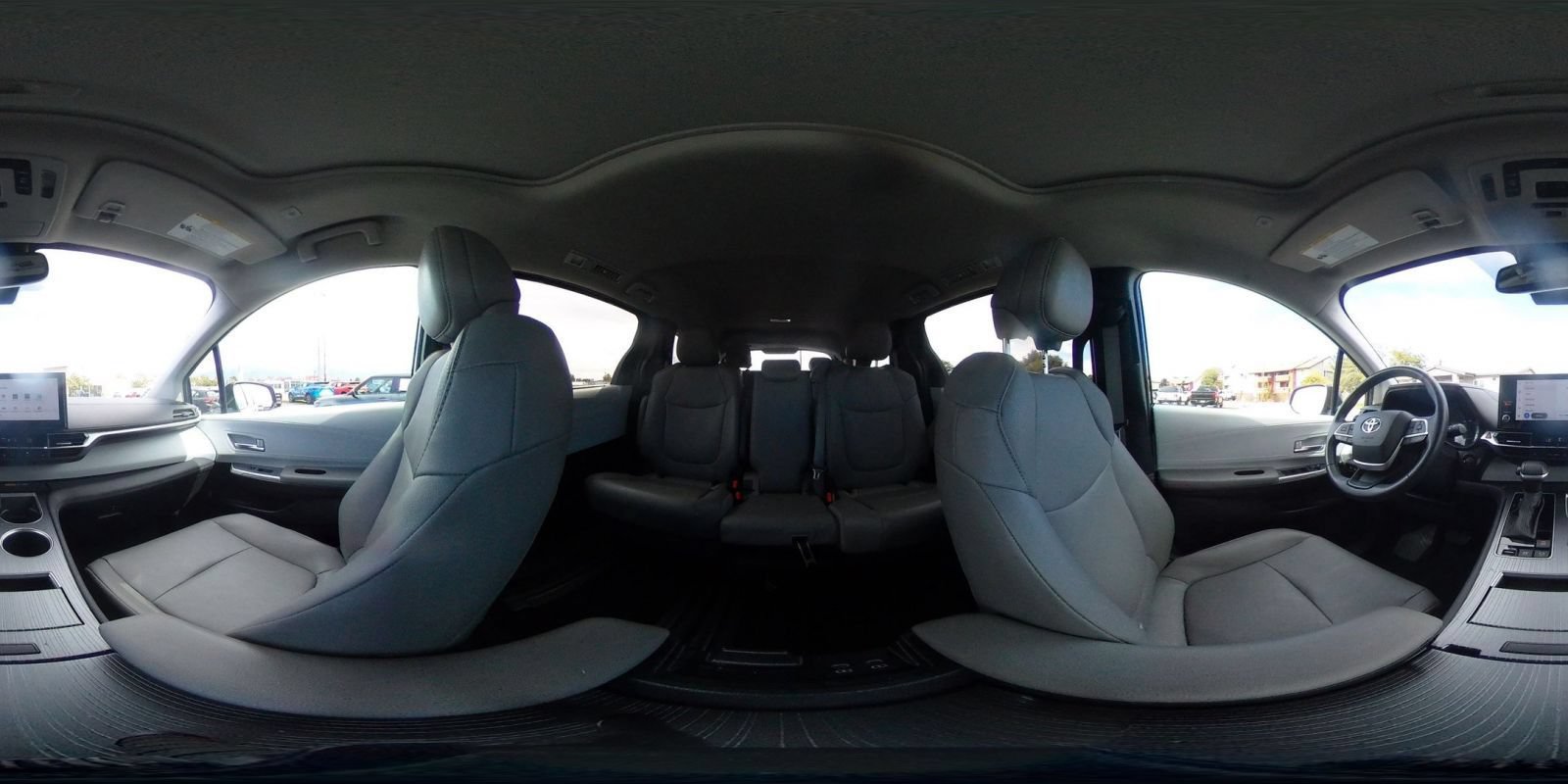 Used 2025 Toyota Sienna XLE FWD image 44