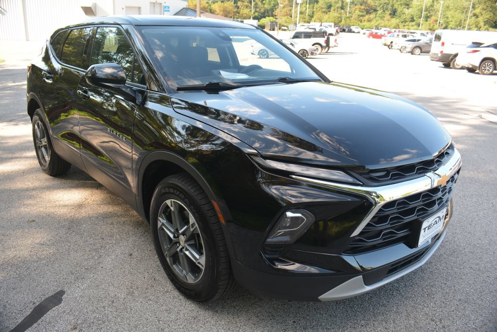 Used 2025 Chevrolet Blazer LT FWD image 4