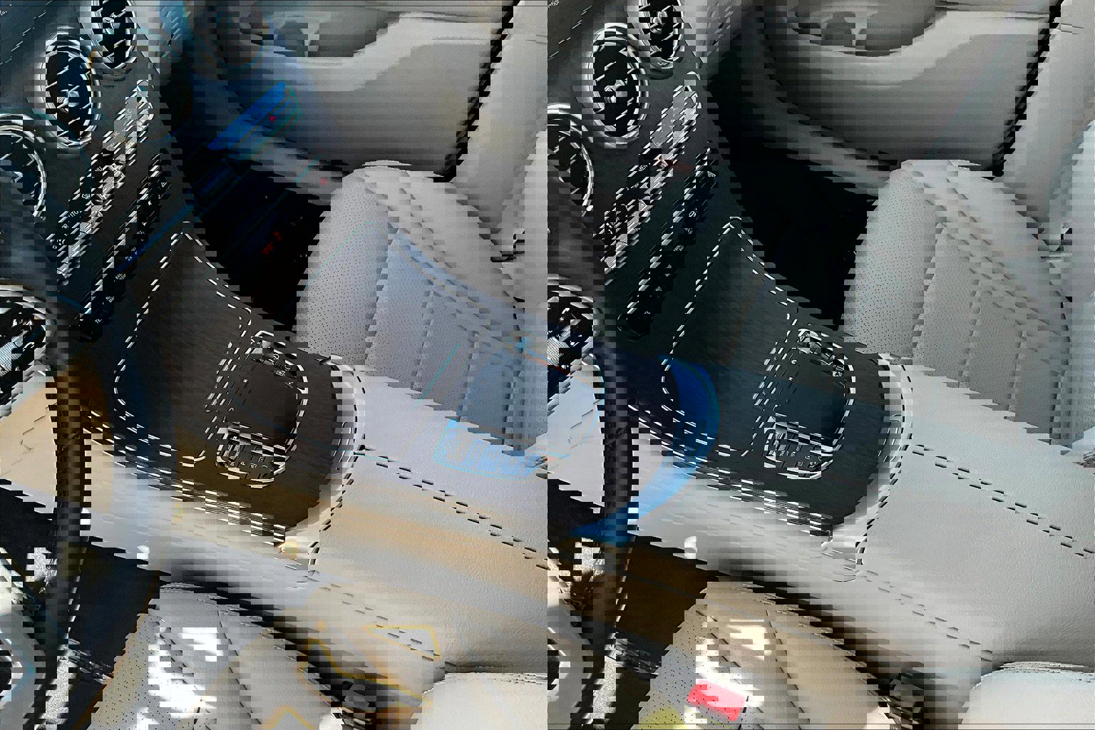 Used 2022 Mercedes-Benz GLC 300 w/ Premium Package Lite image 13