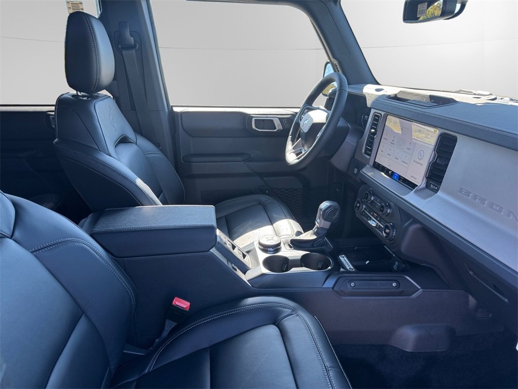 New 2025 Ford Bronco Outer Banks w/ Black Appearance Package image 14