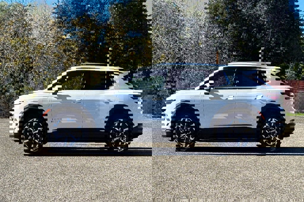 New 2026 Chevrolet Equinox EV LT image 7