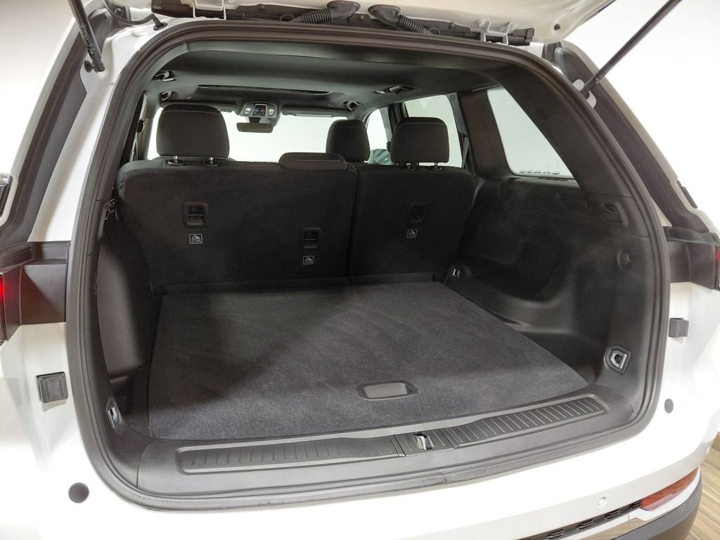 Certified 2025 Jeep Grand Cherokee Laredo X image 41