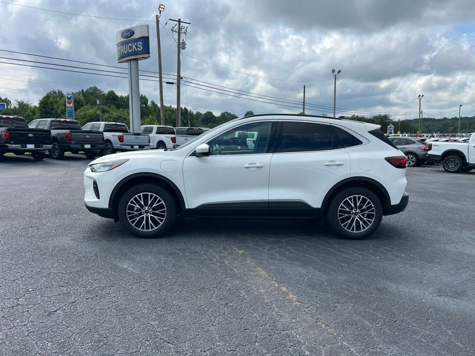 New 2025 Ford Escape SE w/ Class II Trailer Tow Package image 8