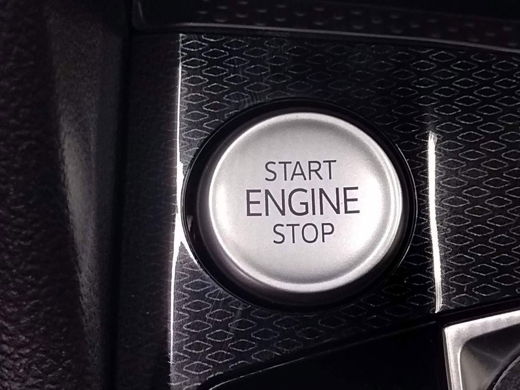 New 2025 Volkswagen Taos SEL image 33