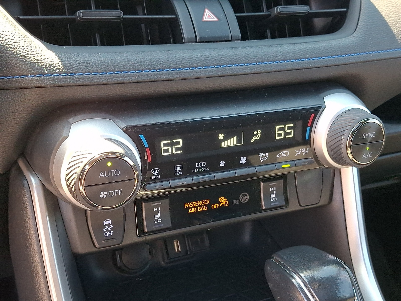 Used 2022 Toyota RAV4 SE w/ Convenience Package AWD/4WD image 17