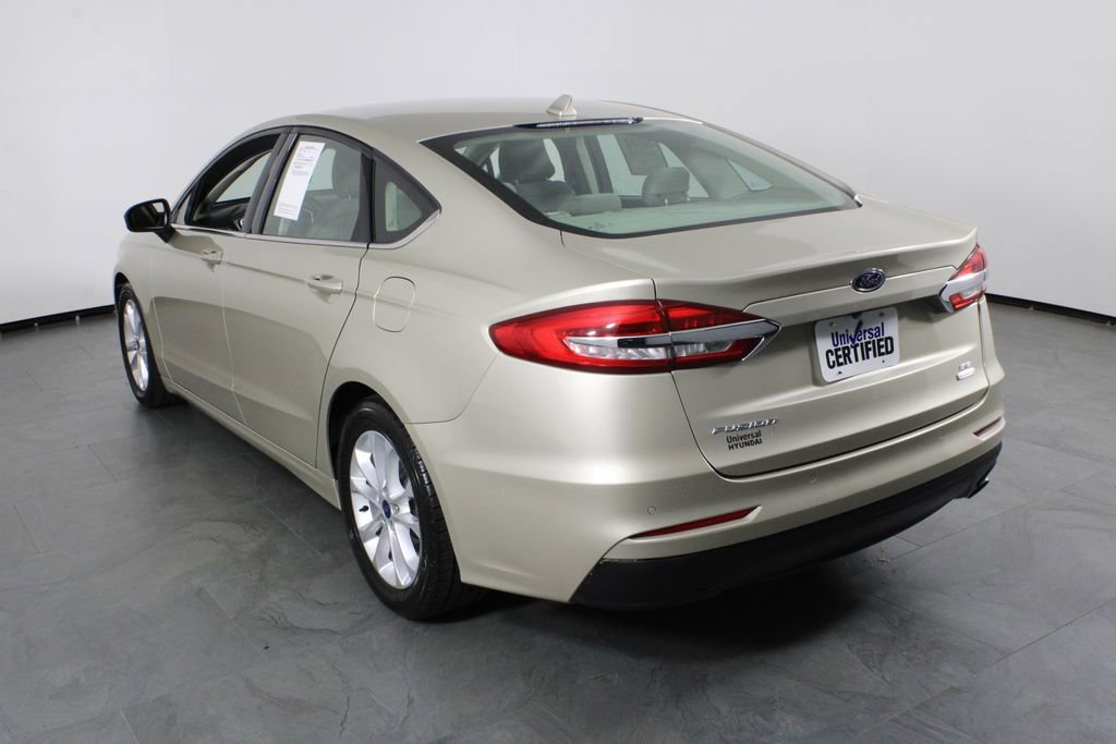 Used 2019 Ford Fusion SE image 3