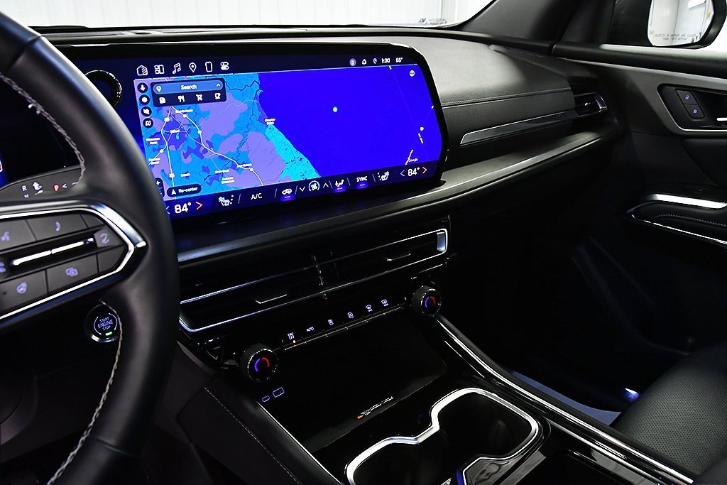 Used 2025 Chevrolet Traverse LT image 20