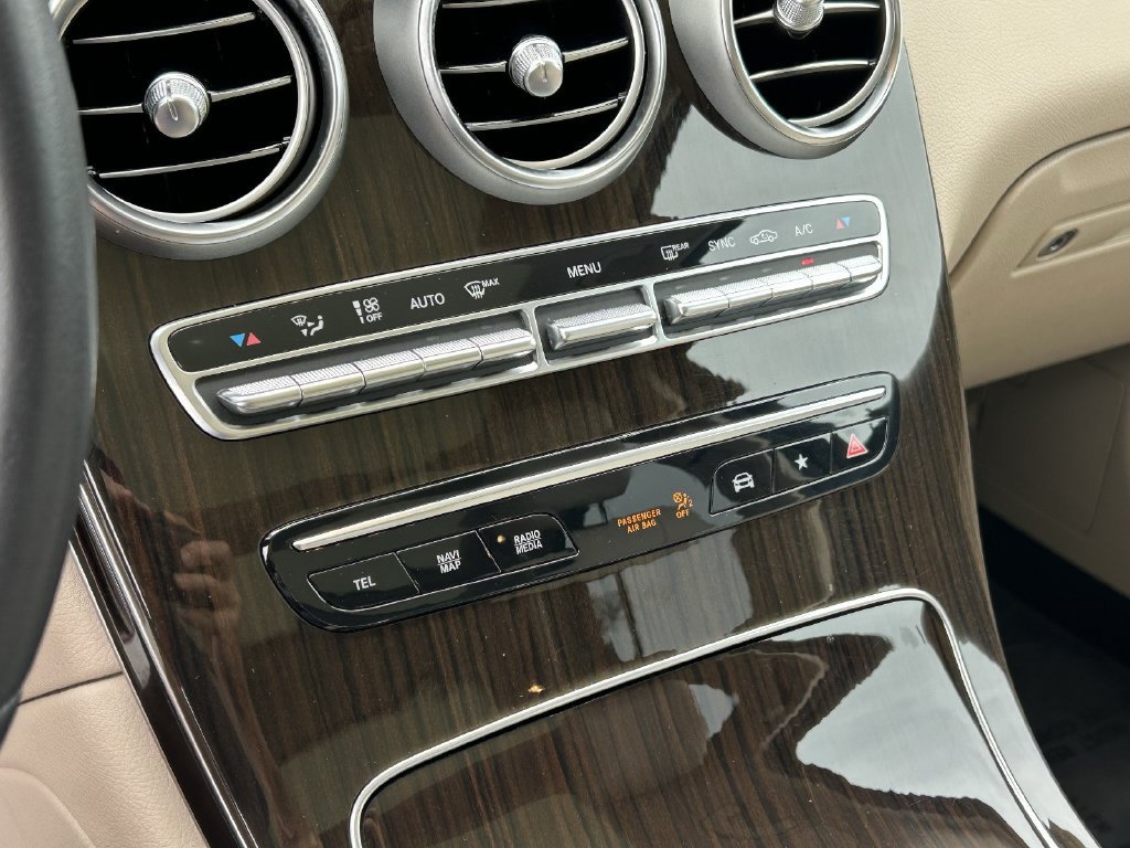 Used 2021 Mercedes-Benz GLC 300 4MATIC image 25