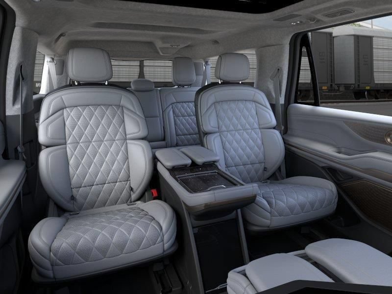 New 2026 Lincoln Navigator L Black Label AWD/4WD image 11