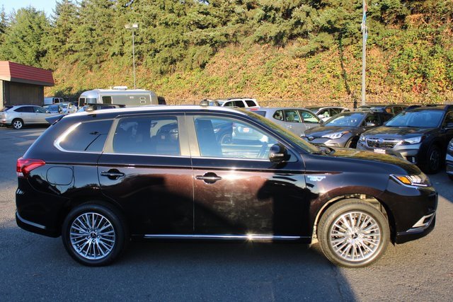 Used 2022 Mitsubishi Outlander LE image 2