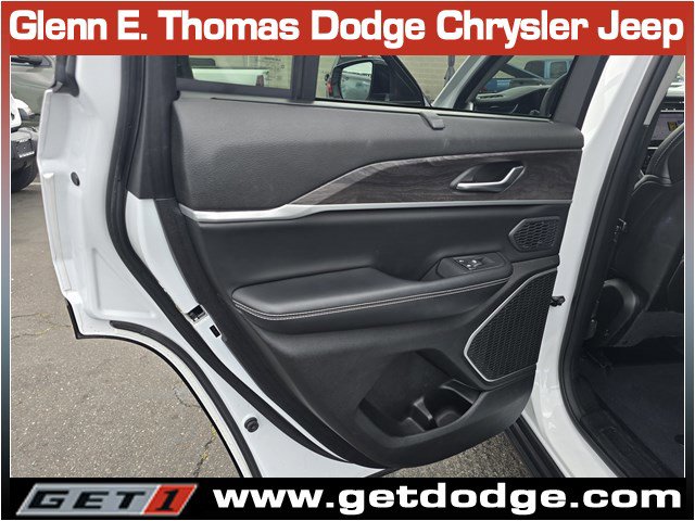 Certified 2023 Jeep Grand Cherokee Limited w/ Luxury Tech Group II RWD image 29