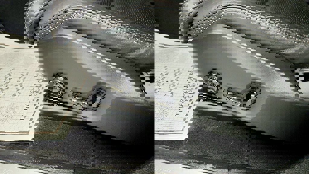 Used 2022 Volvo XC60 T8 Inscription w/ Advanced Package image 12