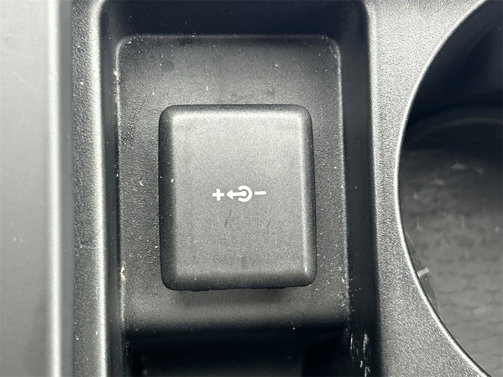 Used 2024 Jaguar F-PACE R-Dynamic S image 35