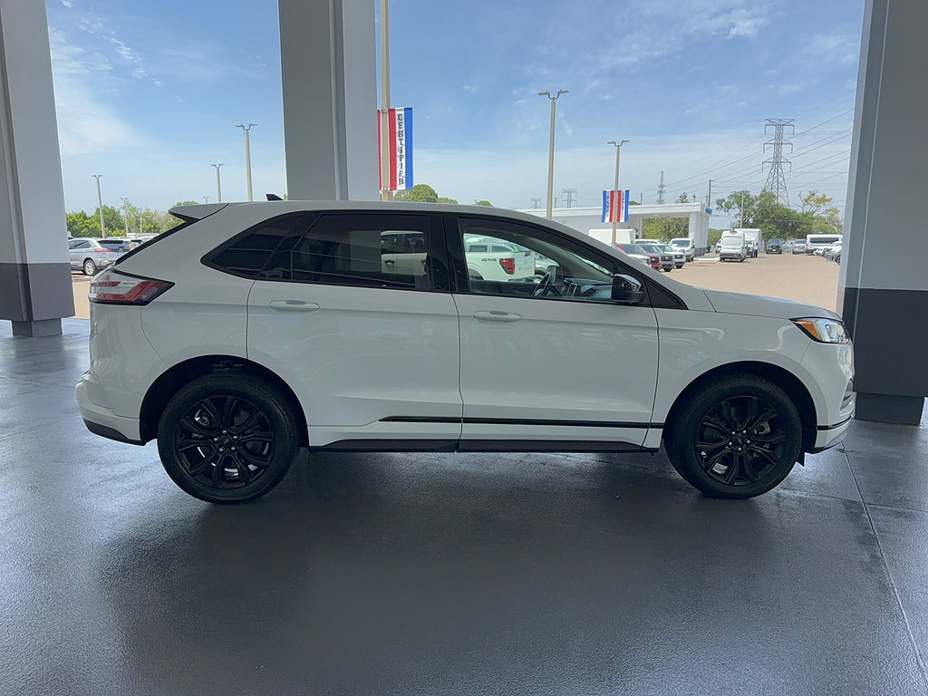 Certified 2022 Ford Edge SE w/ Black Appearance Package AWD/4WD image 5
