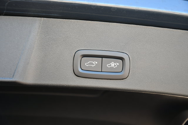 New 2026 Volvo XC40 B5 Ultra w/ Protection Package Premier AWD/4WD image 28