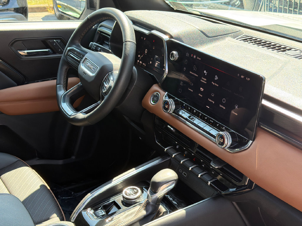 Used 2024 GMC Canyon AT4 w/ AT4 Premium Package AWD/4WD image 10