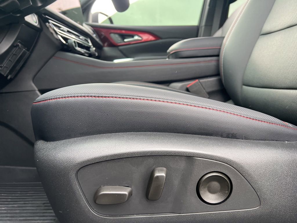 Used 2025 Chevrolet Traverse Z71 w/ Enhanced Driving Package image 10