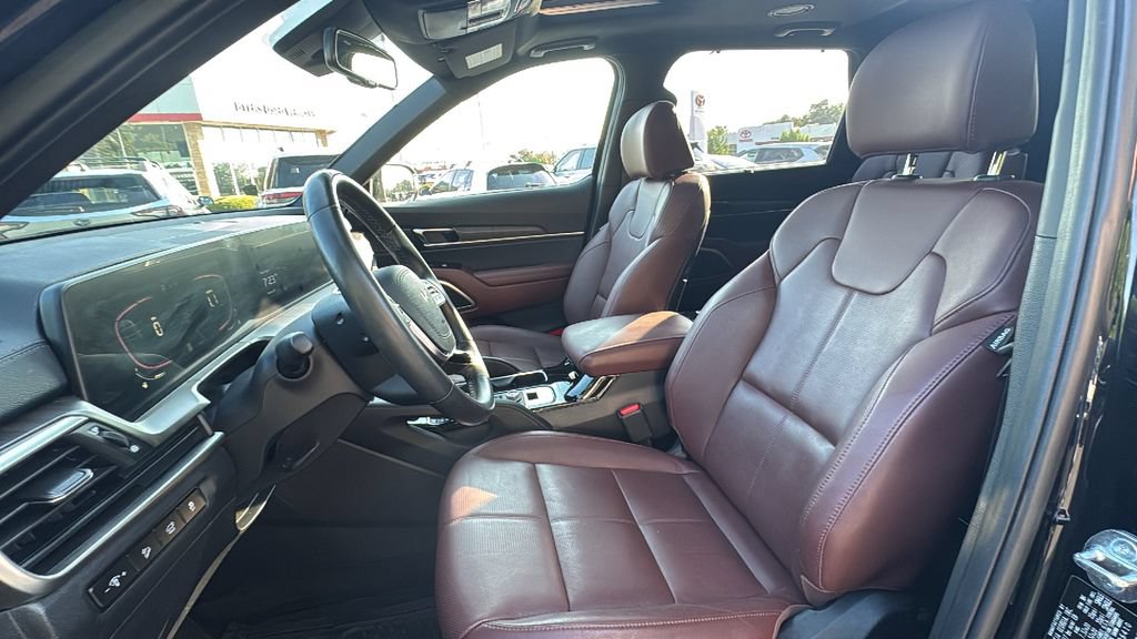 Used 2024 Kia Telluride EX w/ EX Captain's Chair Package AWD/4WD image 11