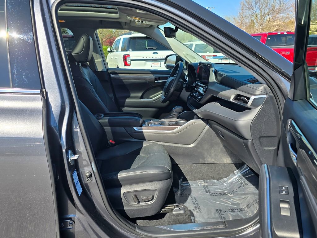 Used 2020 Toyota Highlander Platinum AWD/4WD image 36