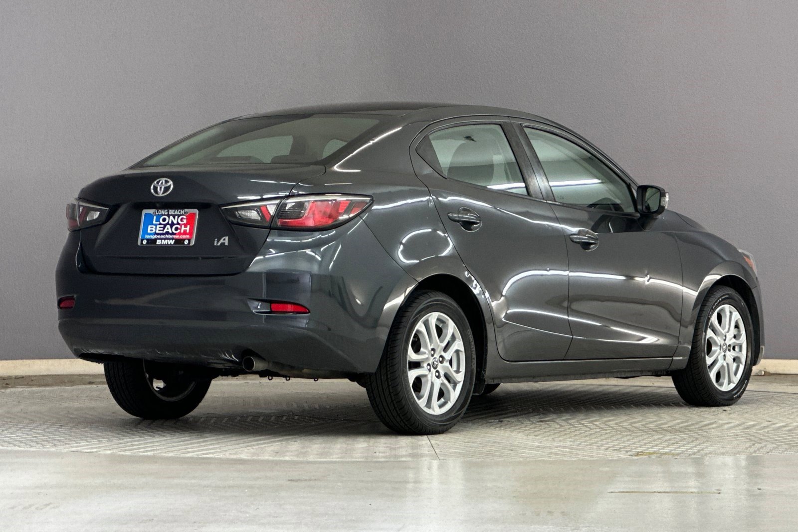 Used 2017 Toyota Yaris iA image 9