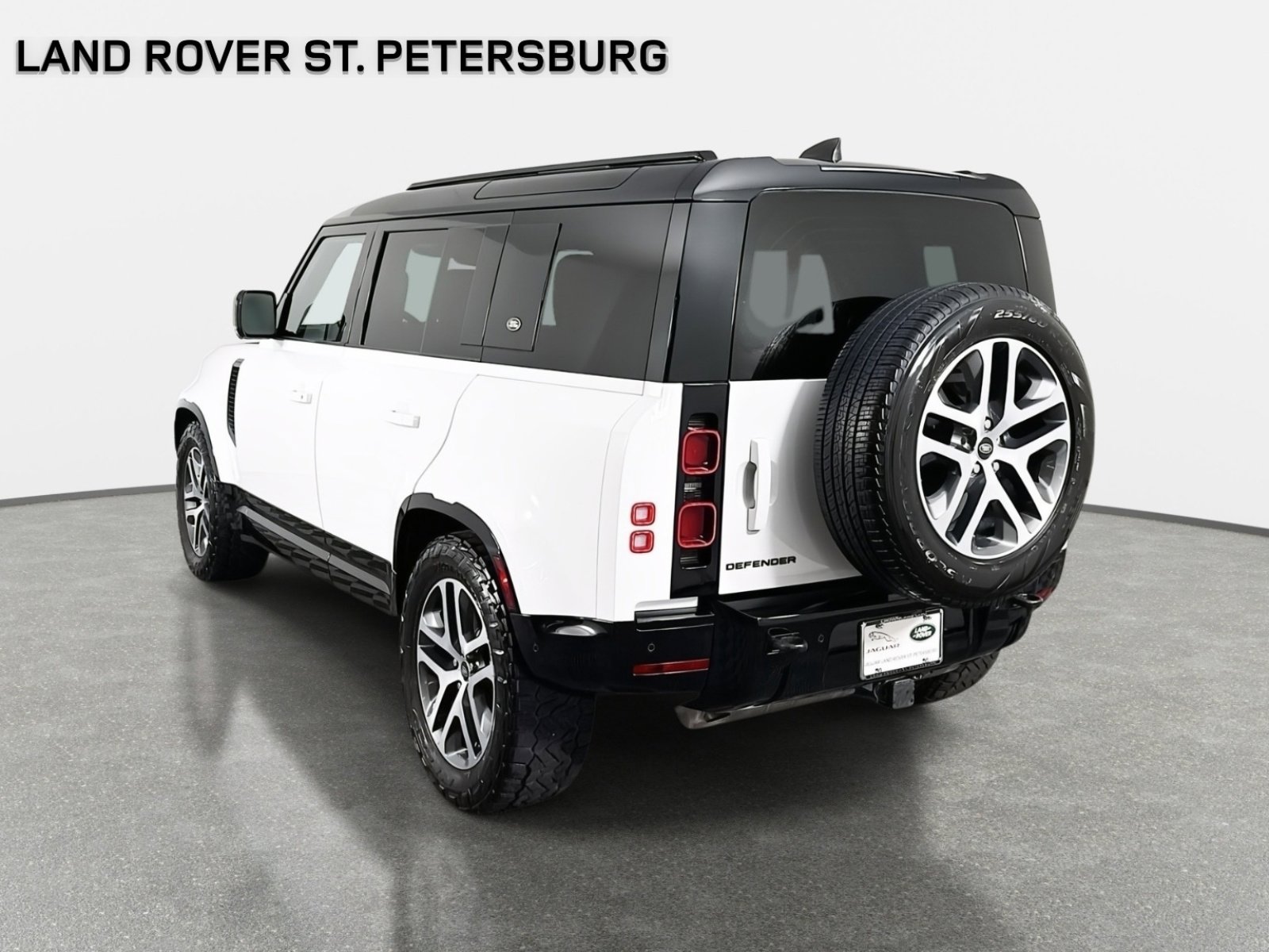 Used 2024 Land Rover Defender 110 X-Dynamic SE image 6