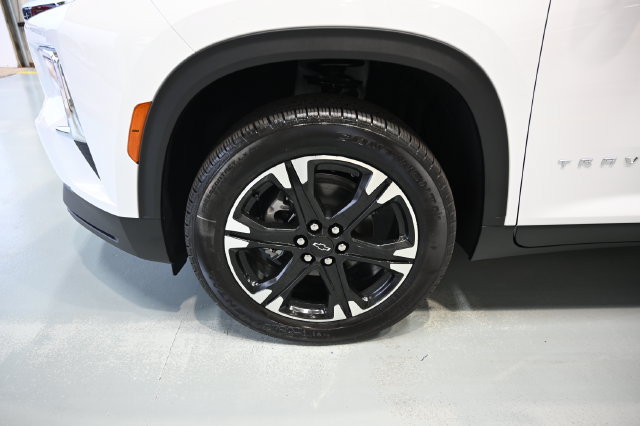 New 2027 Chevrolet Traverse LT w/ LPO, Floor Liner Package FWD image 30