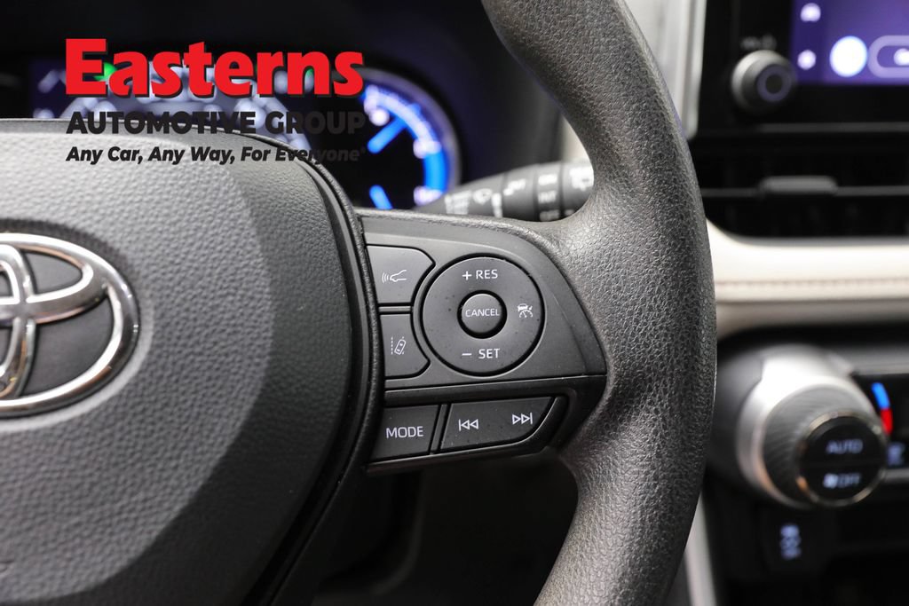 Used 2024 Toyota RAV4 XLE AWD/4WD image 15