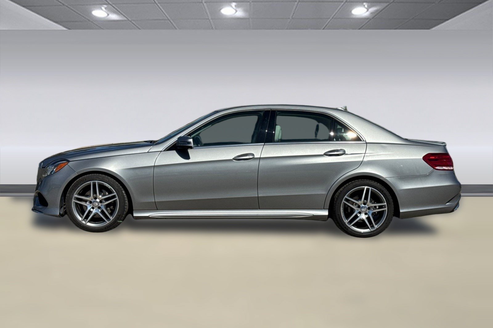 Used 2014 Mercedes-Benz E 350 Sedan image 2