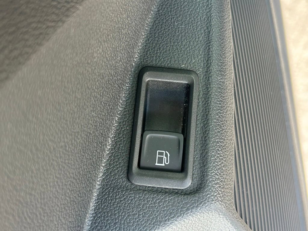 Certified 2023 Volkswagen Taos S FWD image 22