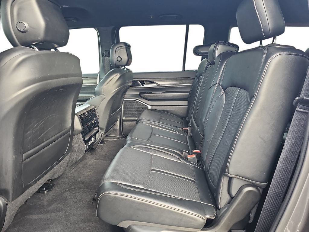Used 2024 Jeep Wagoneer L Series II RWD image 14