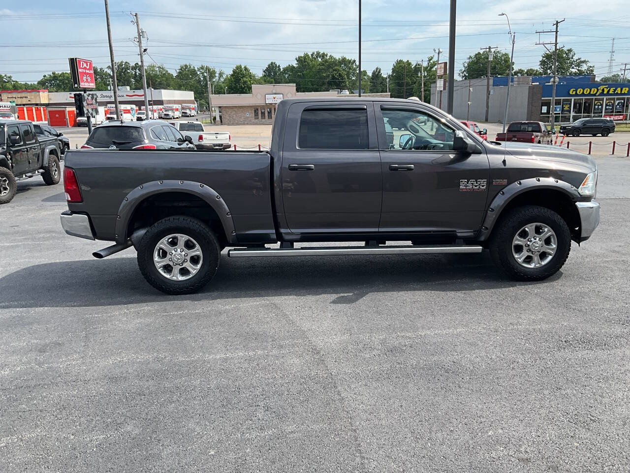 Used 2017 RAM 2500 Tradesman w/ Chrome Appearance Group AWD/4WD image 6