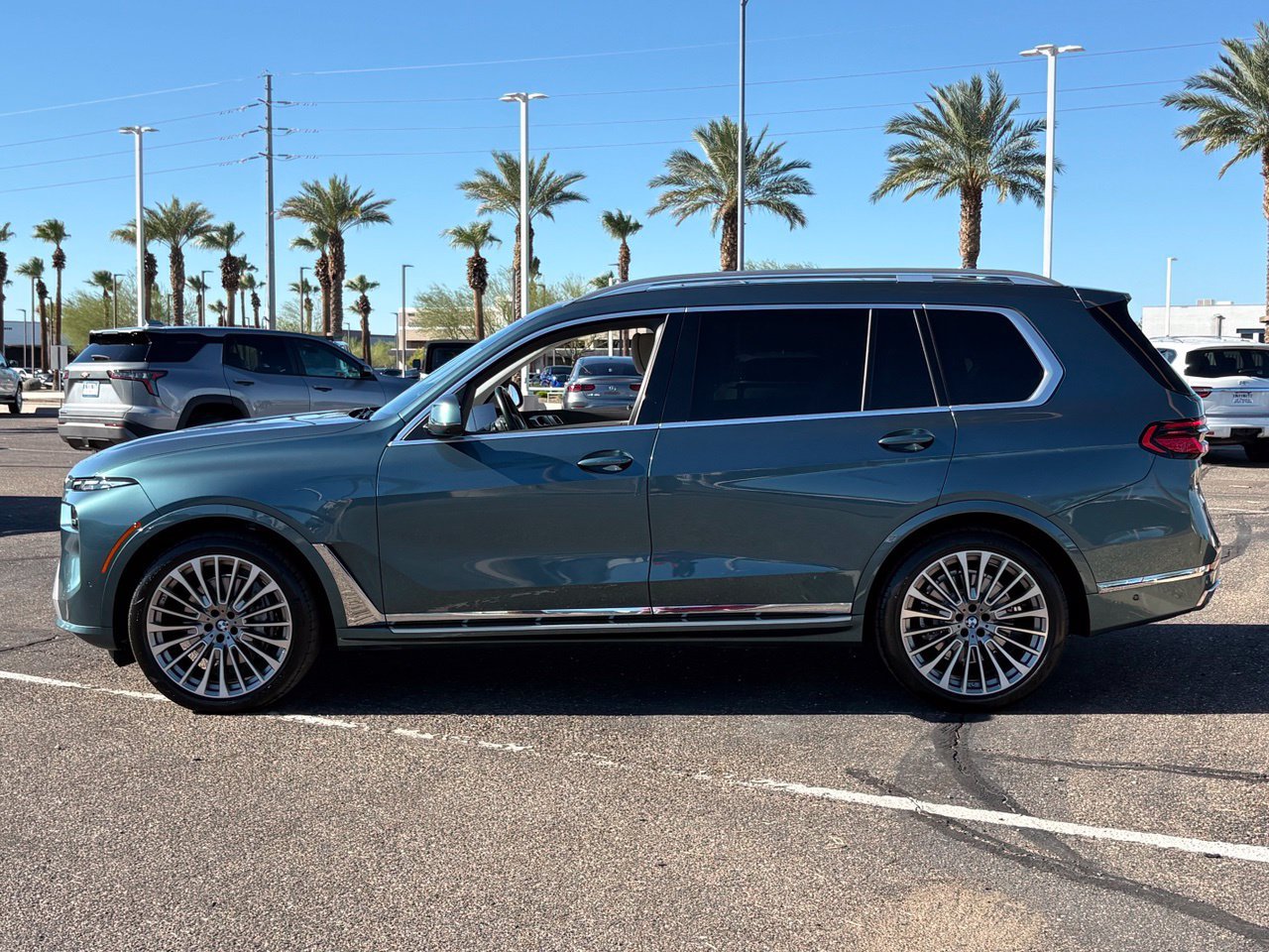 Used 2023 BMW X7 xDrive40i w/ Executive Package AWD/4WD image 2