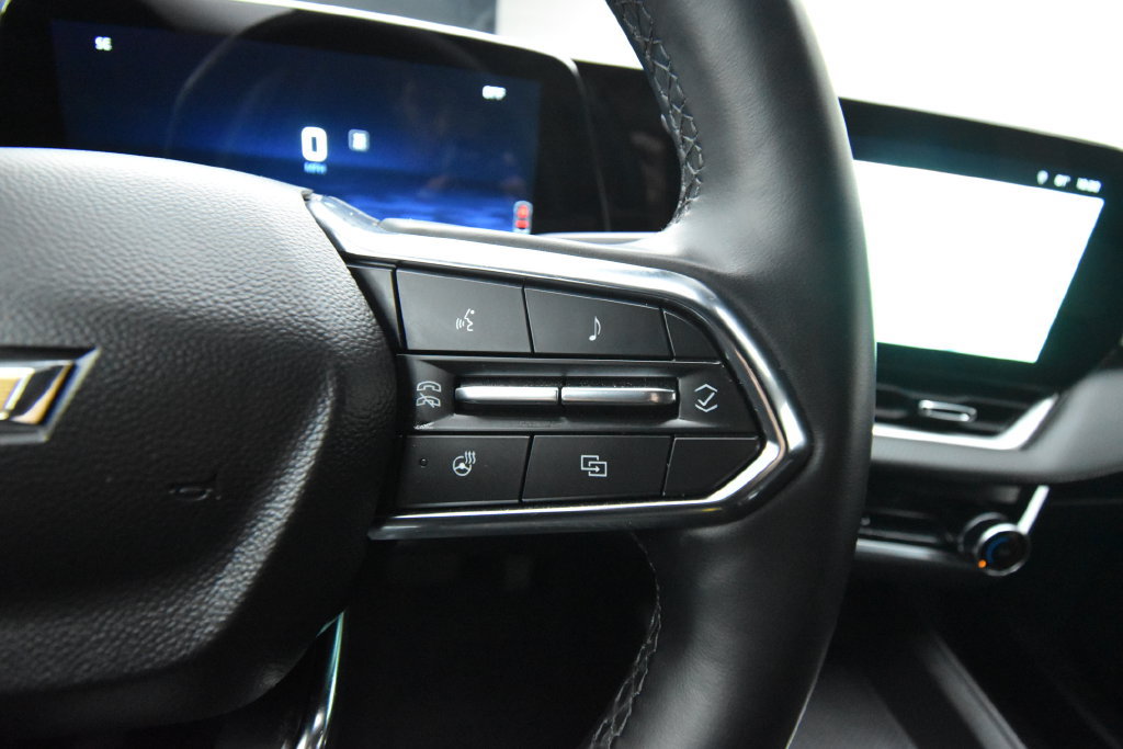 Used 2025 Chevrolet Equinox LT FWD image 29