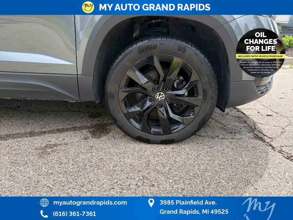 Used 2023 Volkswagen Taos SE w/ Panoramic Sunroof Package AWD/4WD image 32