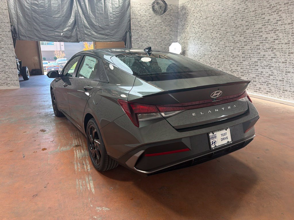 Used 2026 Hyundai Elantra SEL Sport FWD image 5