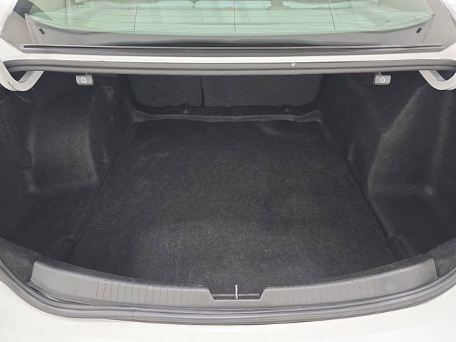 Used 2021 Chevrolet Malibu LT image 34